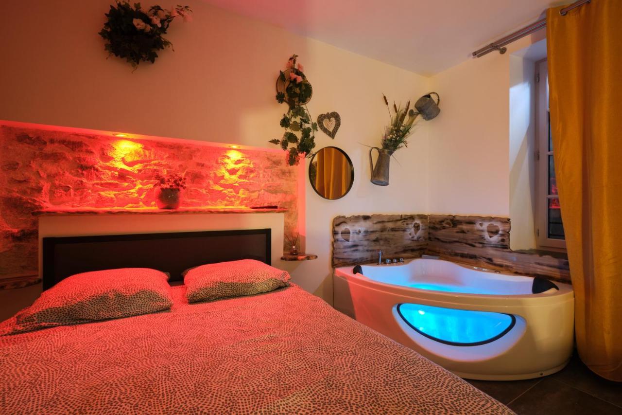 Place Carnot - Studio Tout Equipe Avec Jacuzzi Proche Toutes Commodites Carcassonne Exterior foto